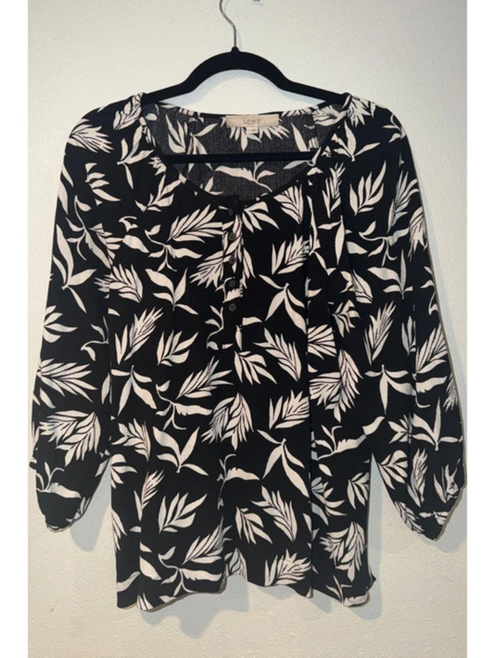 LOFT Black & White Leaf Print Long Sleeve Blouse Women’s Small